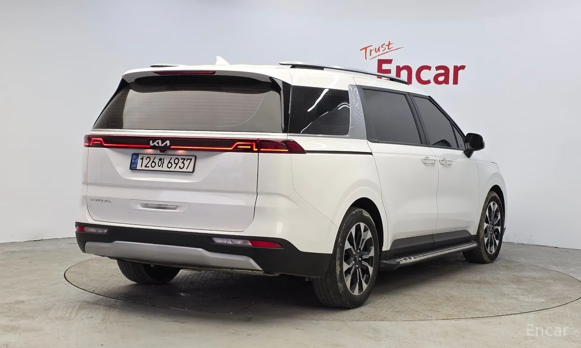 Фото 2 - Kia Carnival