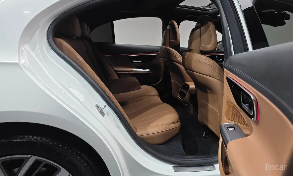 Фото 12 - Mercedes-Benz E-Class