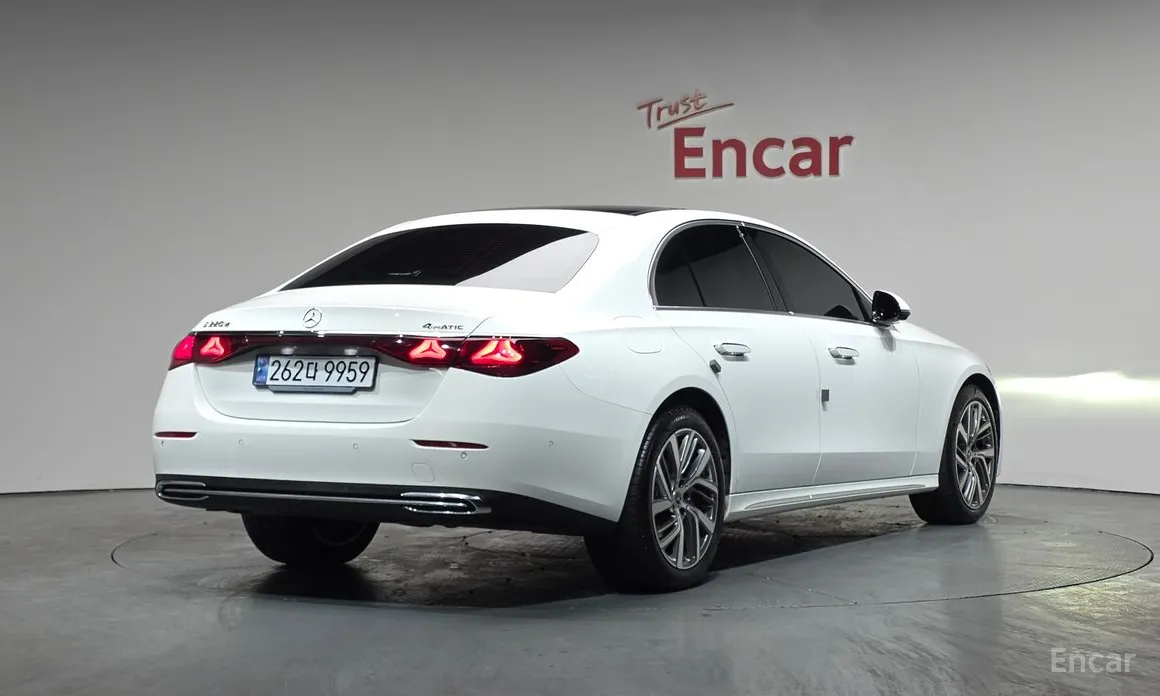 Фото 2 - Mercedes-Benz E-Class