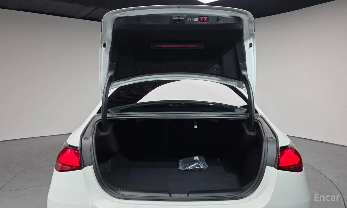 Фото 20 - Mercedes-Benz E-Class