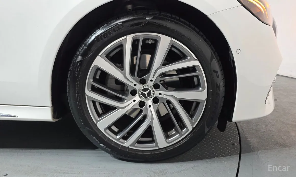 Фото 5 - Mercedes-Benz E-Class