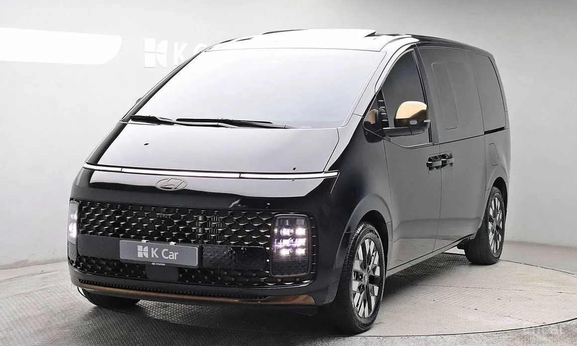 Фото 1 - Hyundai Staria