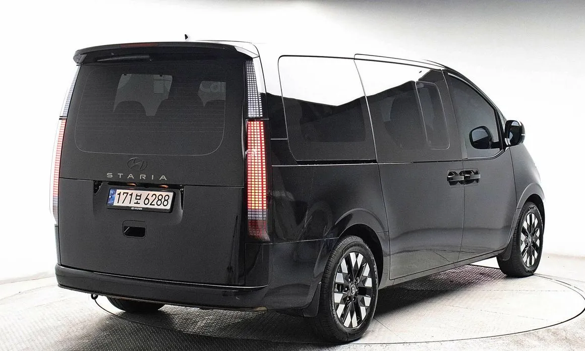 Фото 2 - Hyundai Staria