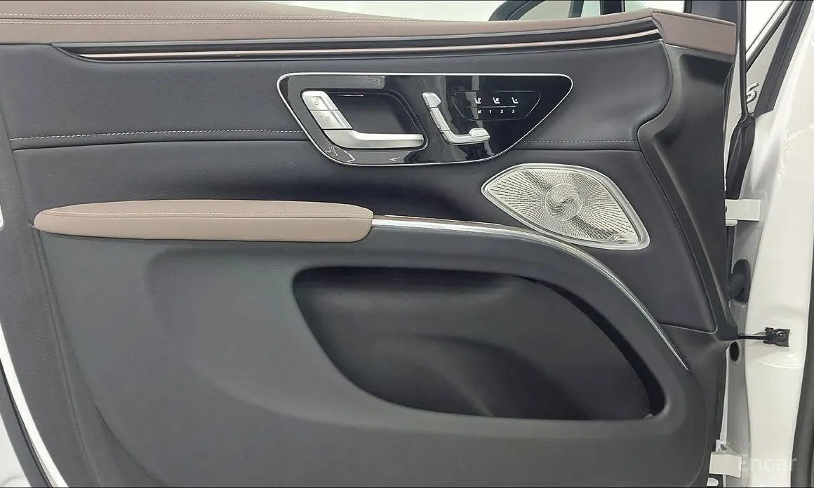 Фото 15 - Mercedes-Benz EQS