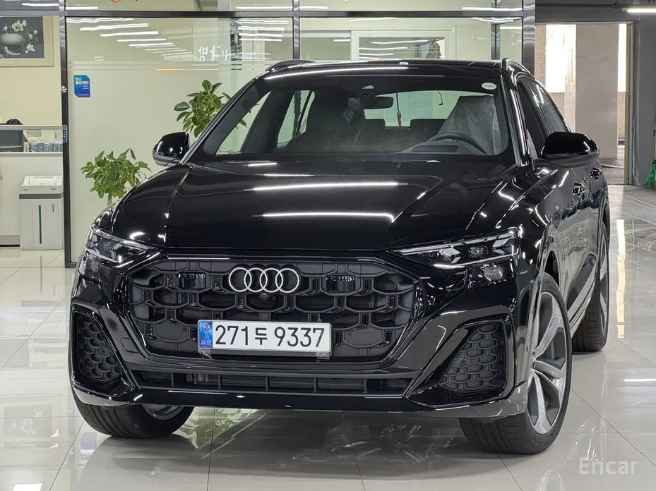 Фото 1 - Audi Q8