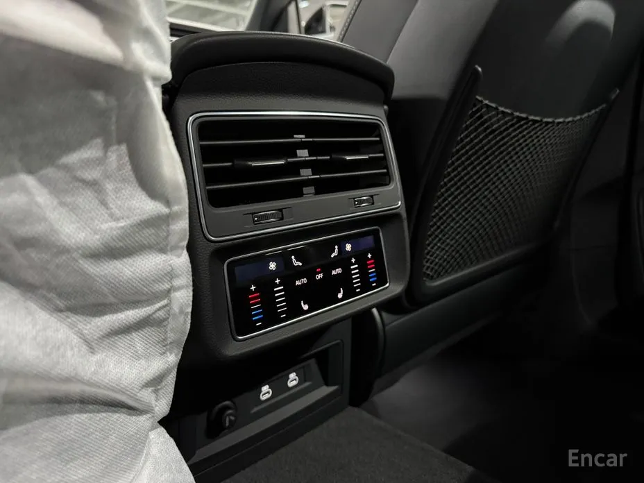 Фото 11 - Audi Q8