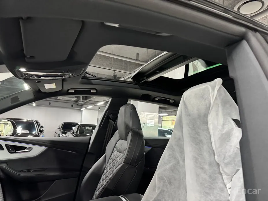 Фото 12 - Audi Q8