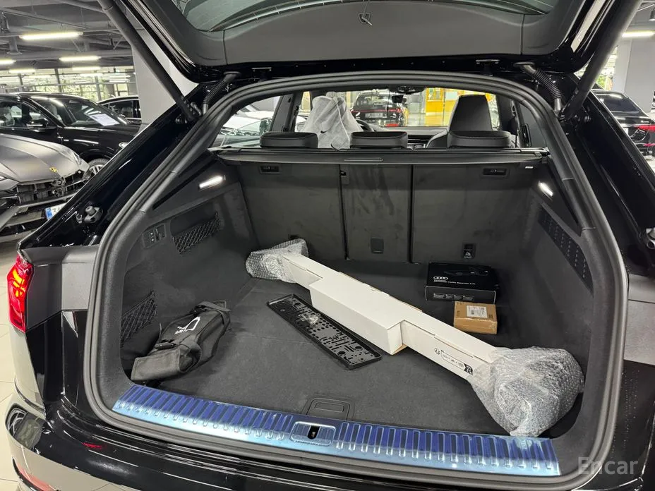 Фото 13 - Audi Q8