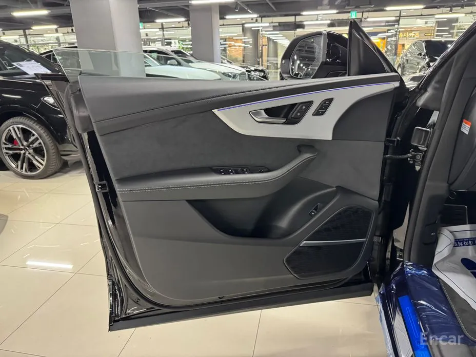 Фото 6 - Audi Q8