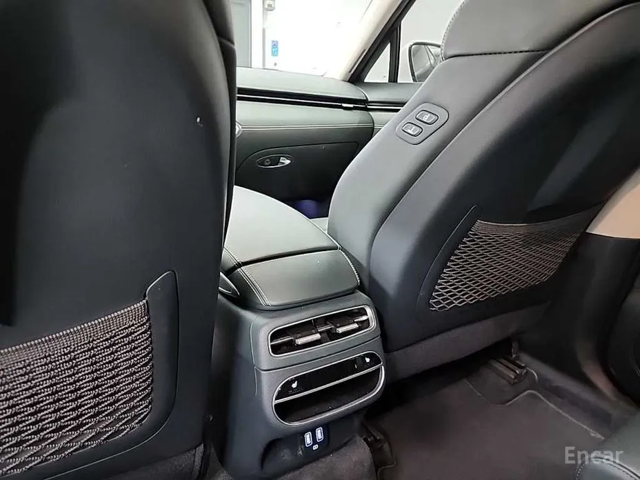 Фото 13 - Genesis GV70