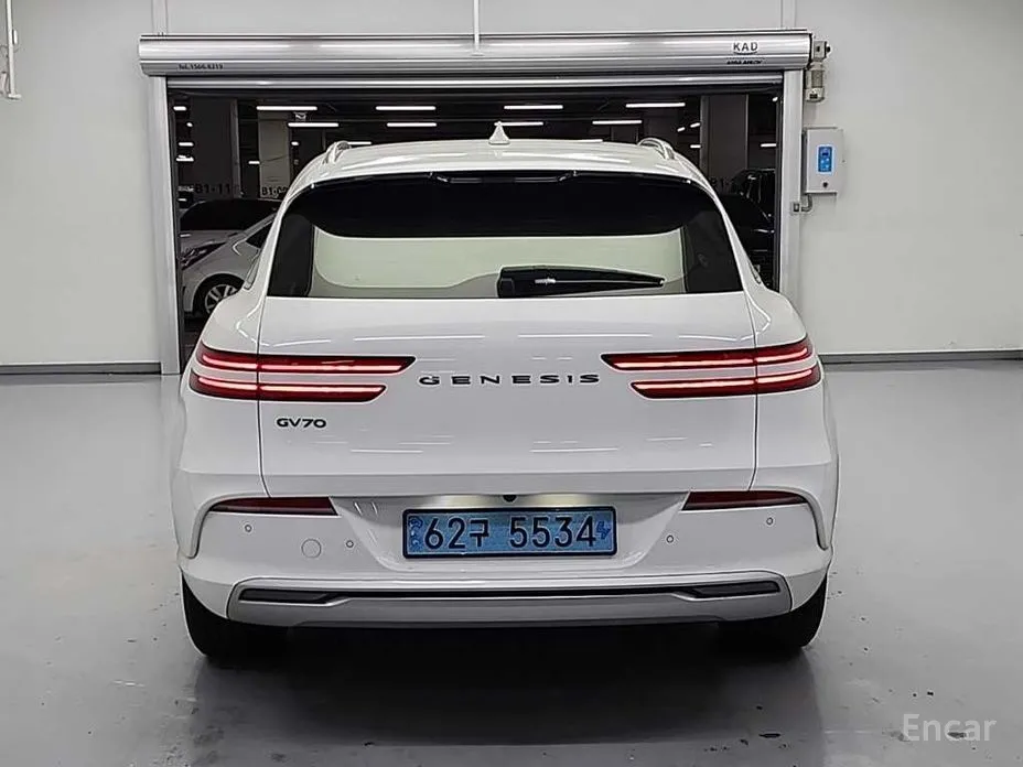 Фото 3 - Genesis GV70