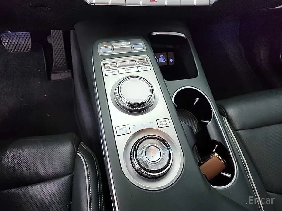 Фото 8 - Genesis GV70