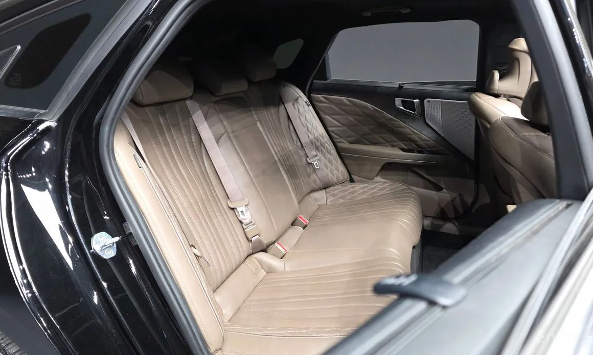 Фото 12 - Kia K8