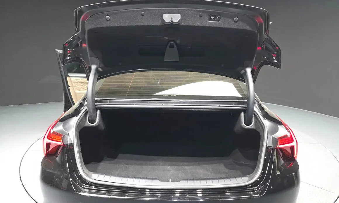 Фото 20 - Kia K8