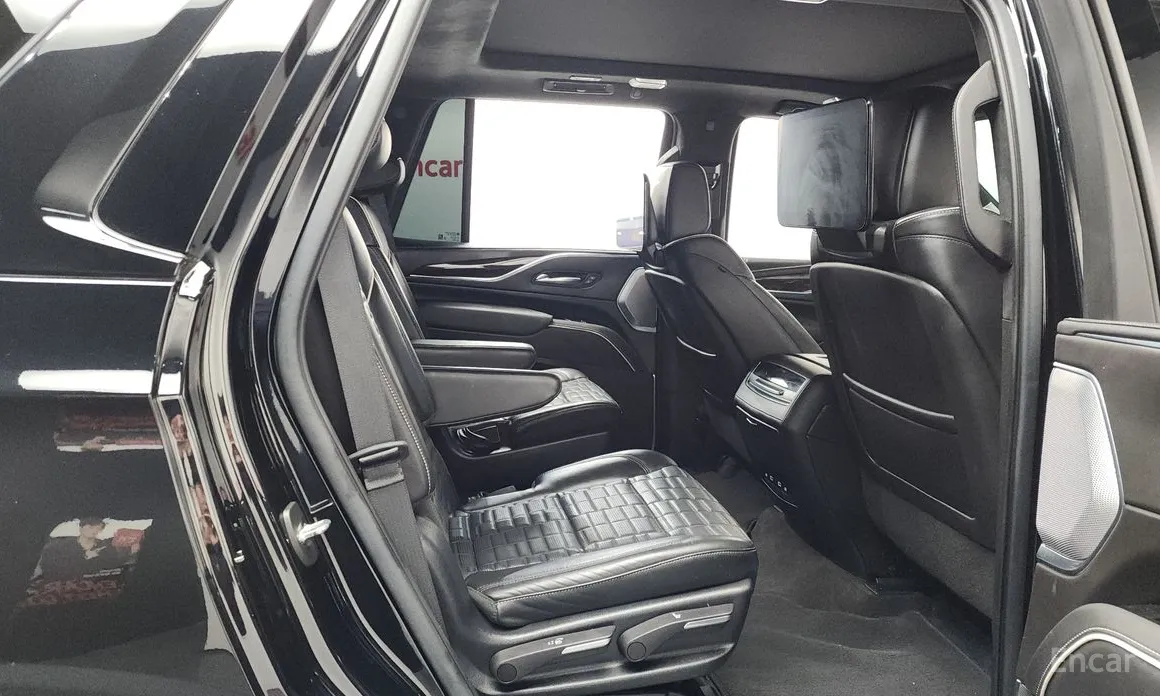 Фото 12 - Cadillac Escalade