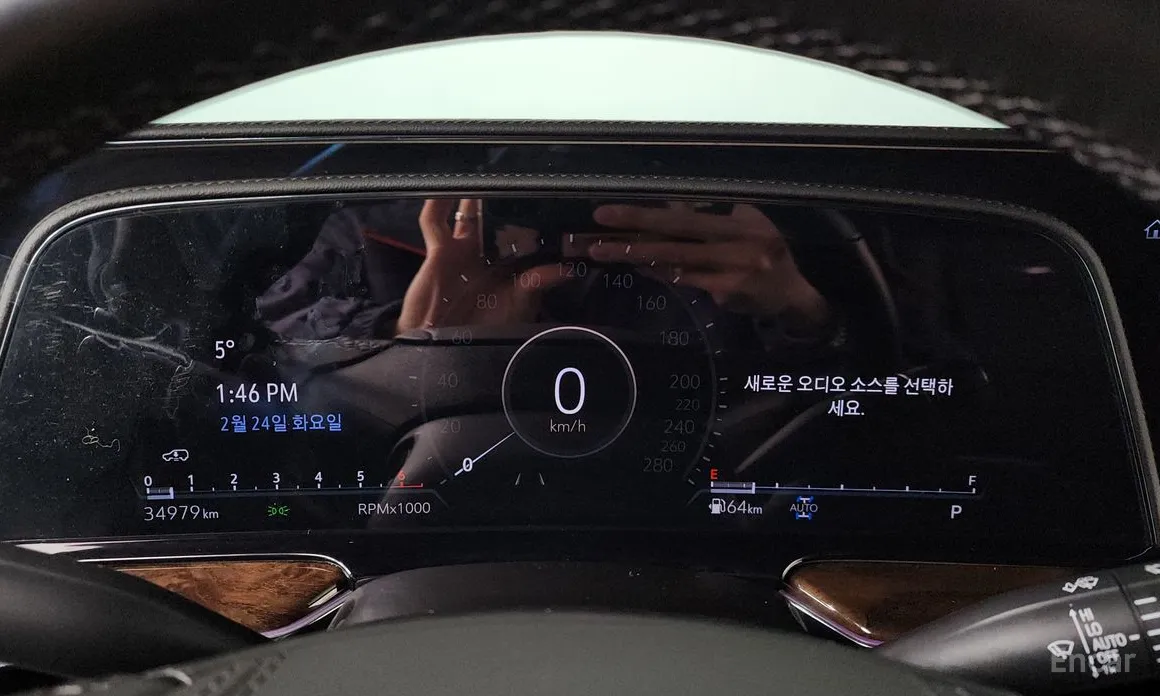 Фото 8 - Cadillac Escalade