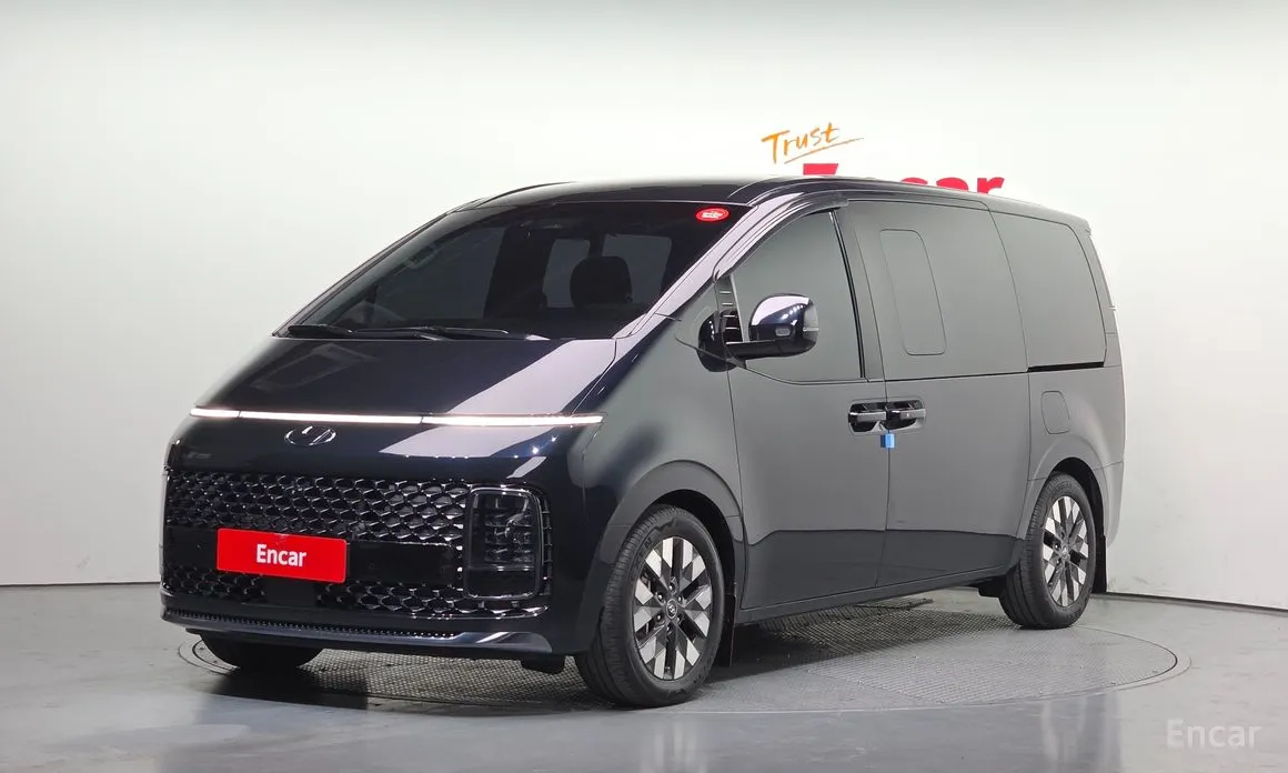 Фото 1 - Hyundai Staria