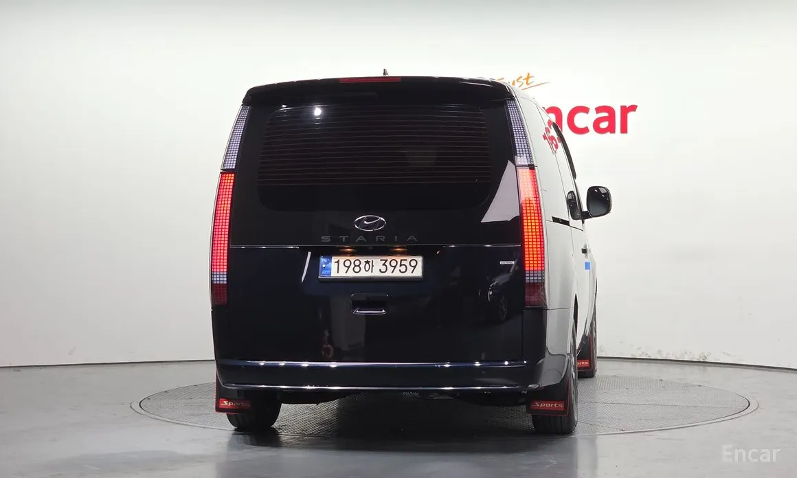 Фото 4 - Hyundai Staria