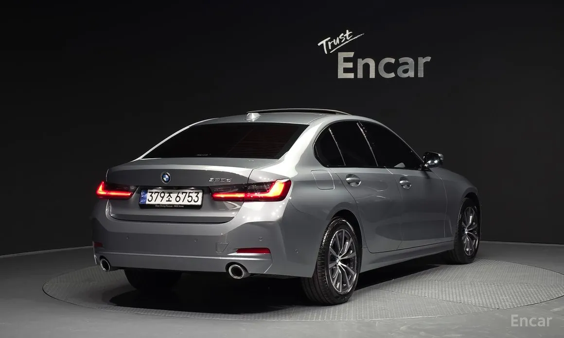 Photo 2 - BMW 3 Series