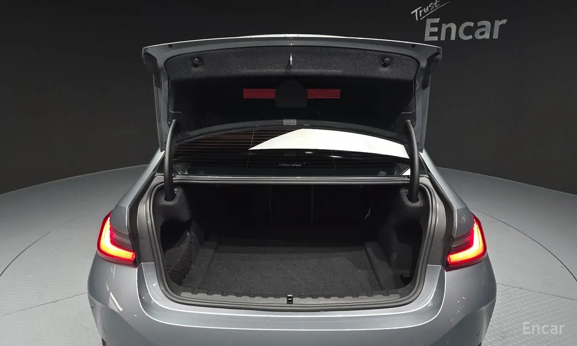 Photo 20 - BMW 3 Series