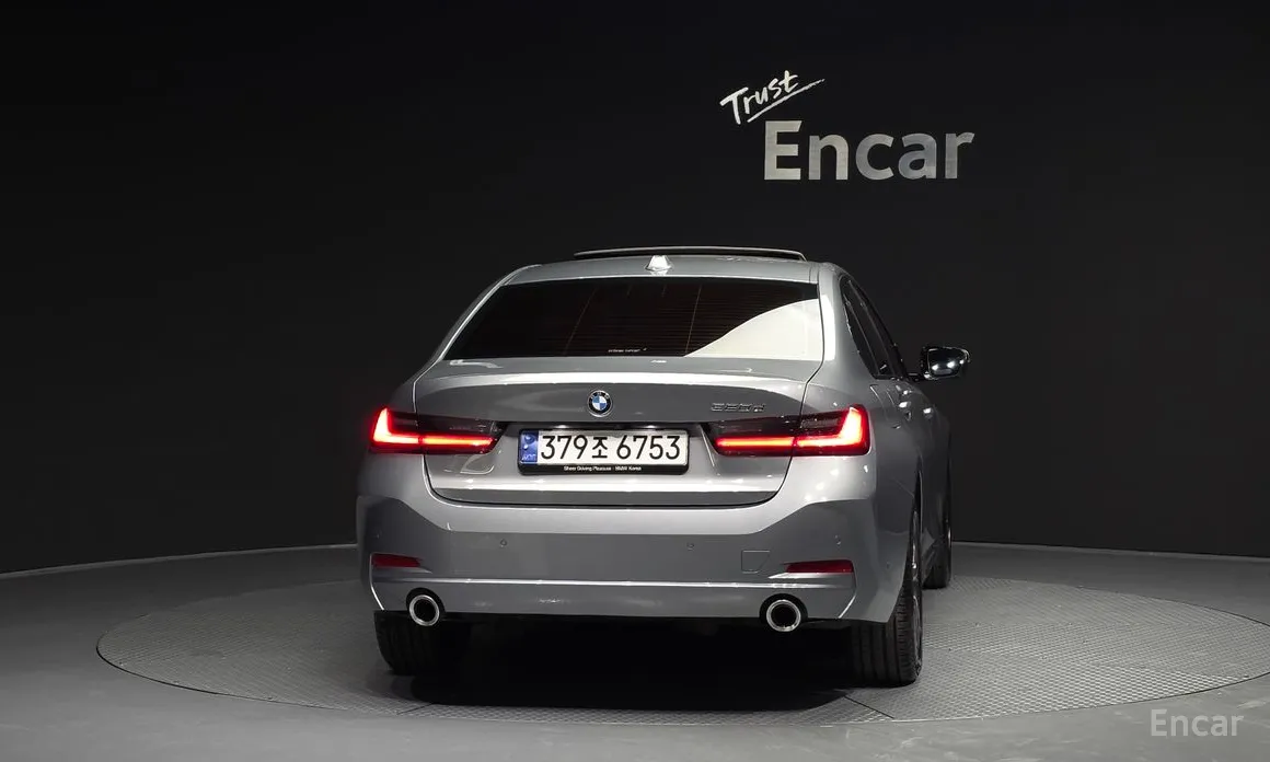 Photo 4 - BMW 3 Series