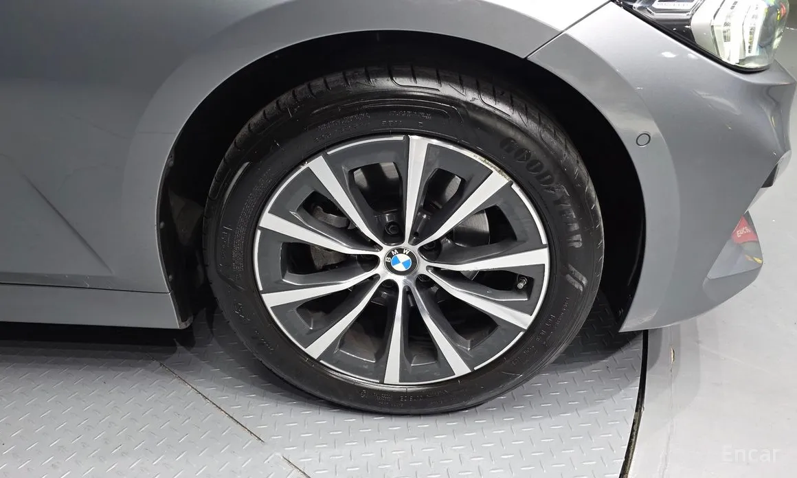 Photo 5 - BMW 3 Series