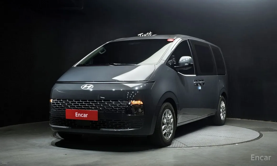 Фото 1 - Hyundai Staria