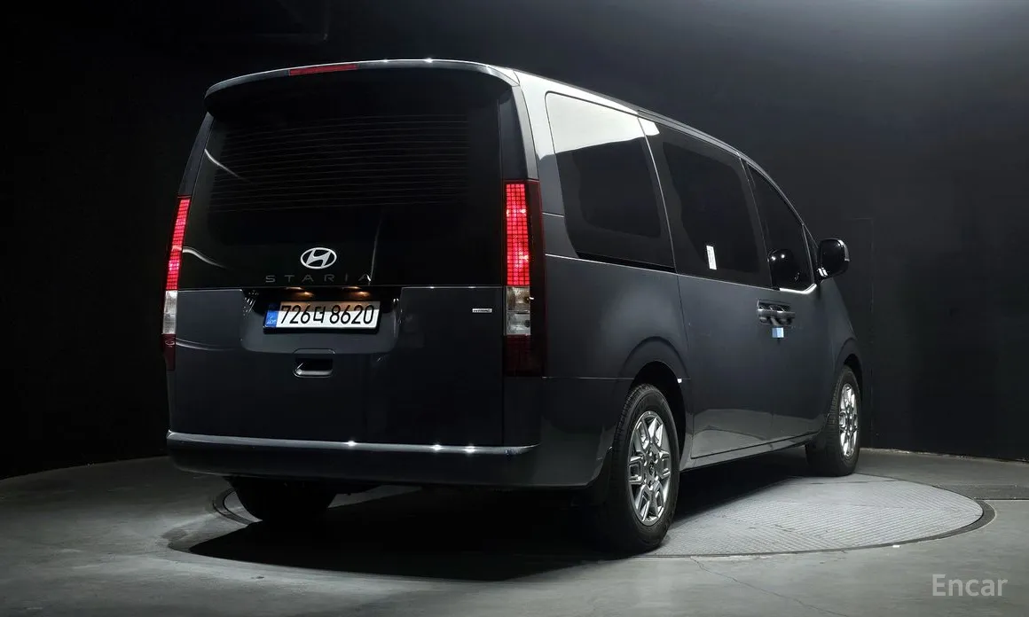 Фото 2 - Hyundai Staria