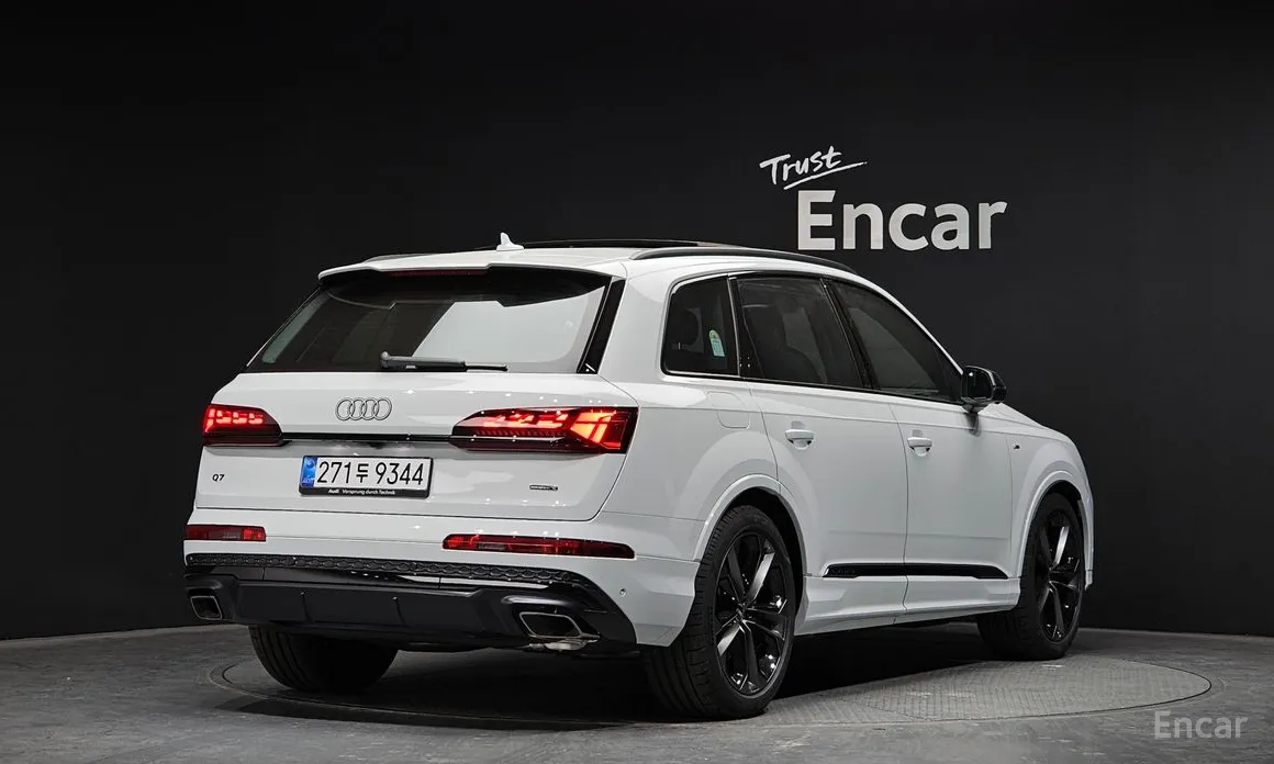 Фото 2 - Audi Q7