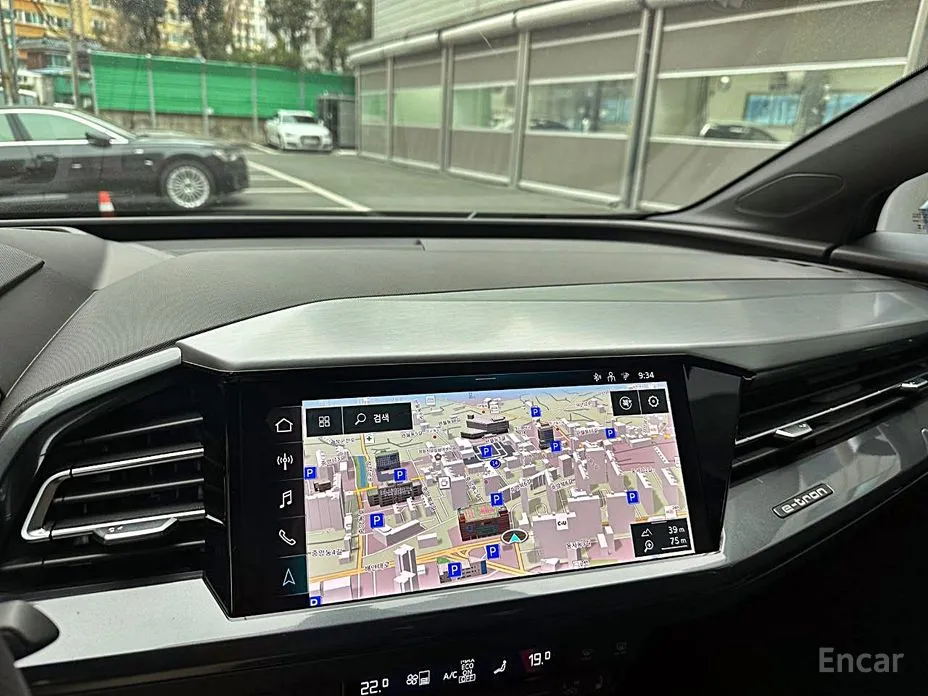 Фото 12 - Audi Q4 e-tron