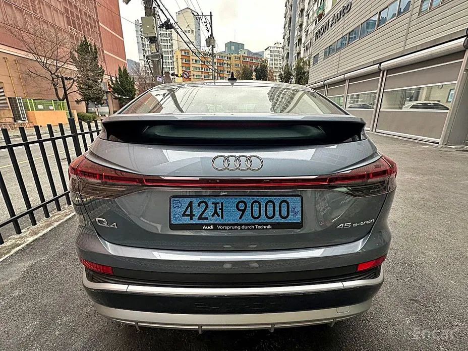 Фото 3 - Audi Q4 e-tron