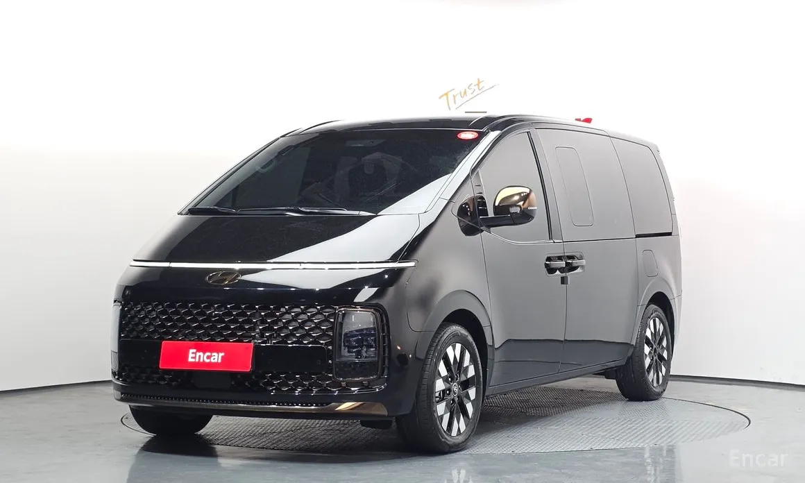 Фото 1 - Hyundai Staria