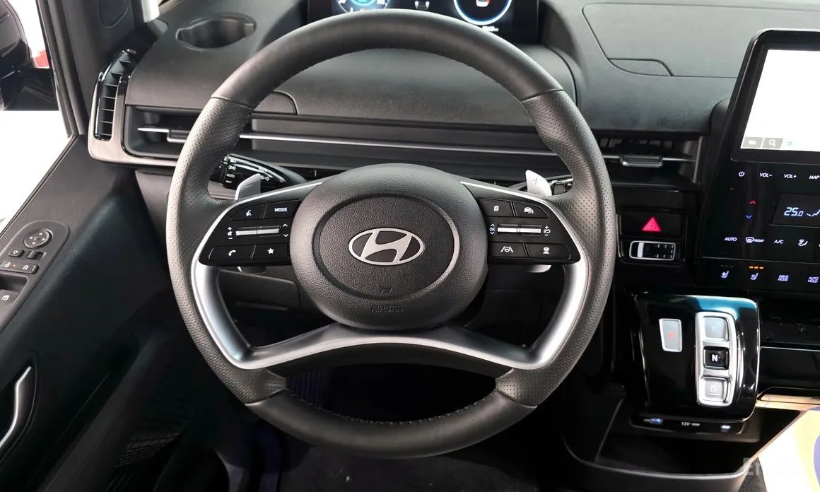 Фото 14 - Hyundai Staria