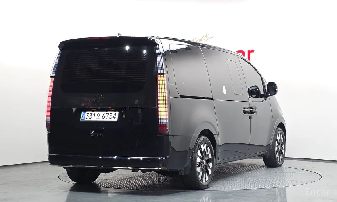 Фото 2 - Hyundai Staria