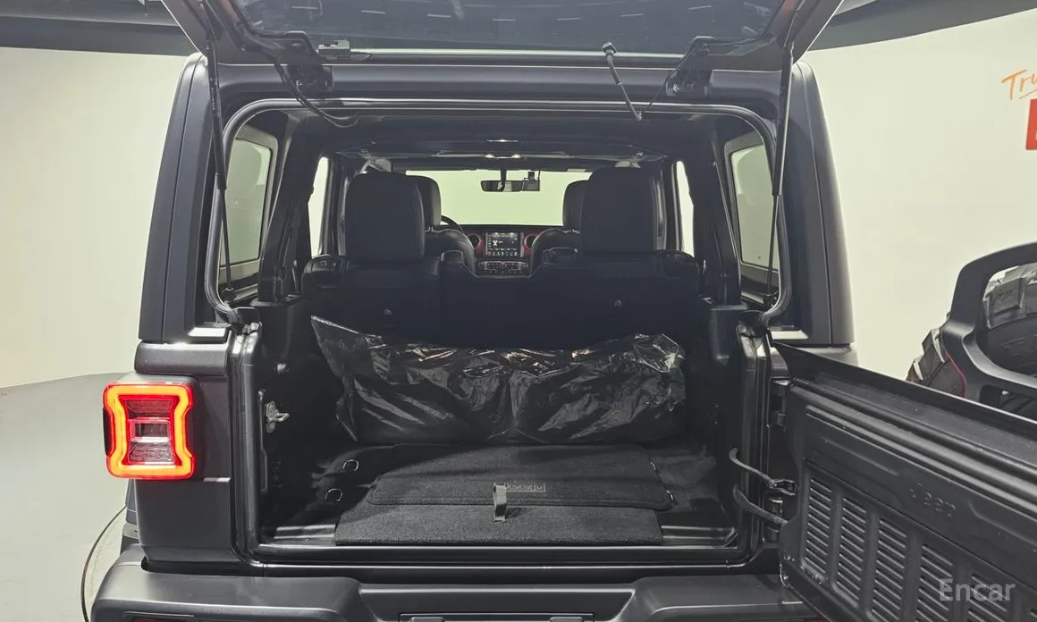 Фото 20 - Jeep Wrangler