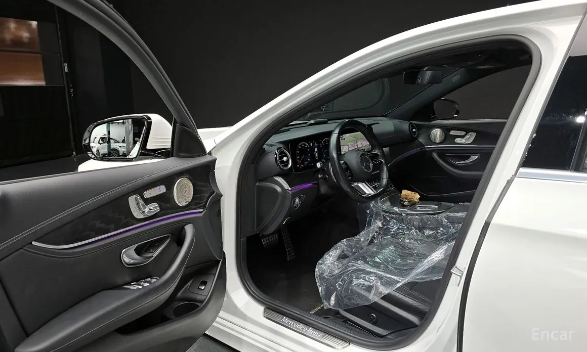 Фото 10 - Mercedes-Benz E-Class