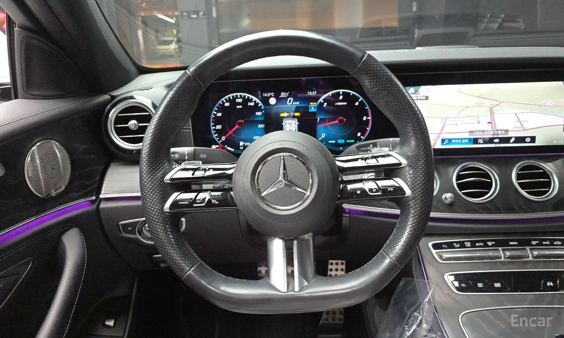 Фото 13 - Mercedes-Benz E-Class