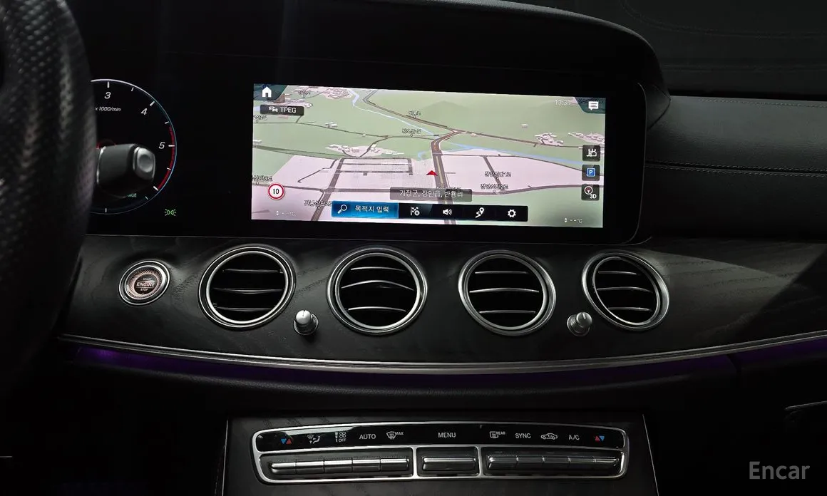 Фото 16 - Mercedes-Benz E-Class