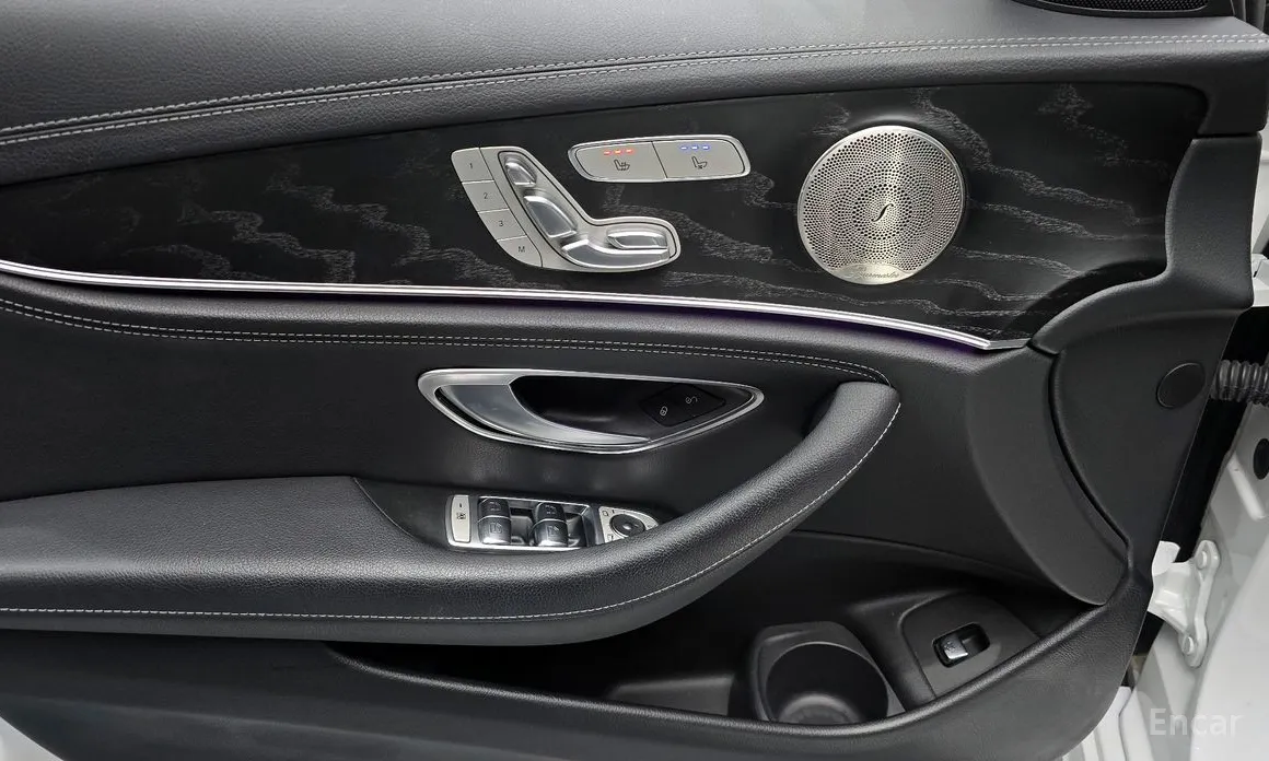 Фото 18 - Mercedes-Benz E-Class