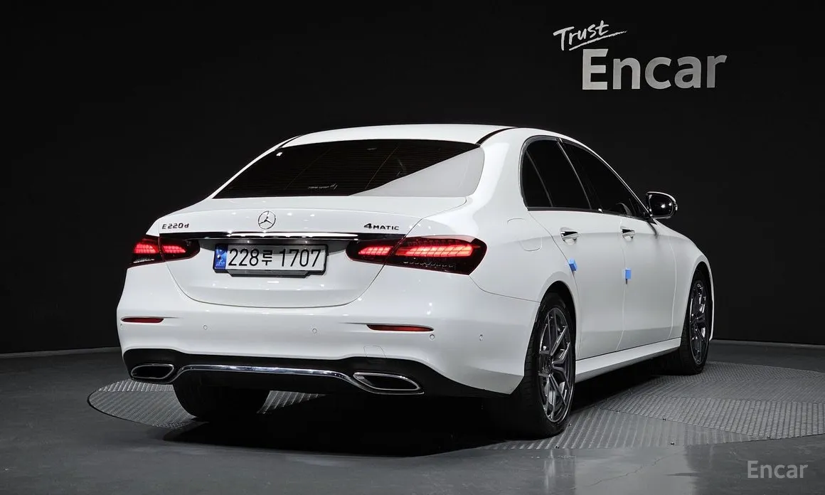 Фото 2 - Mercedes-Benz E-Class