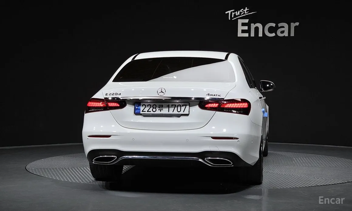 Фото 4 - Mercedes-Benz E-Class