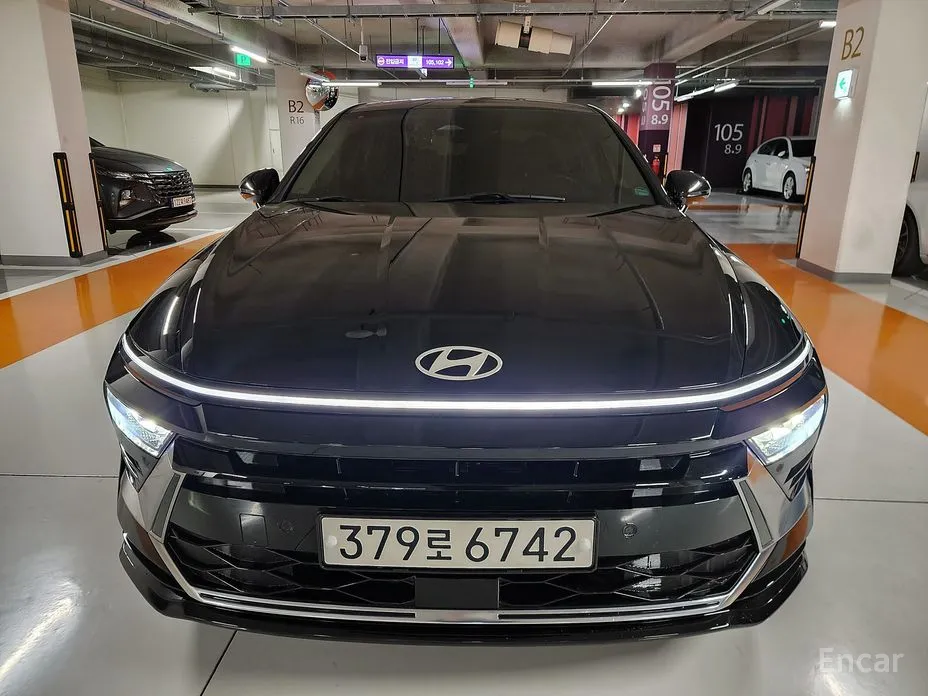 Photo 2 - Hyundai Sonata