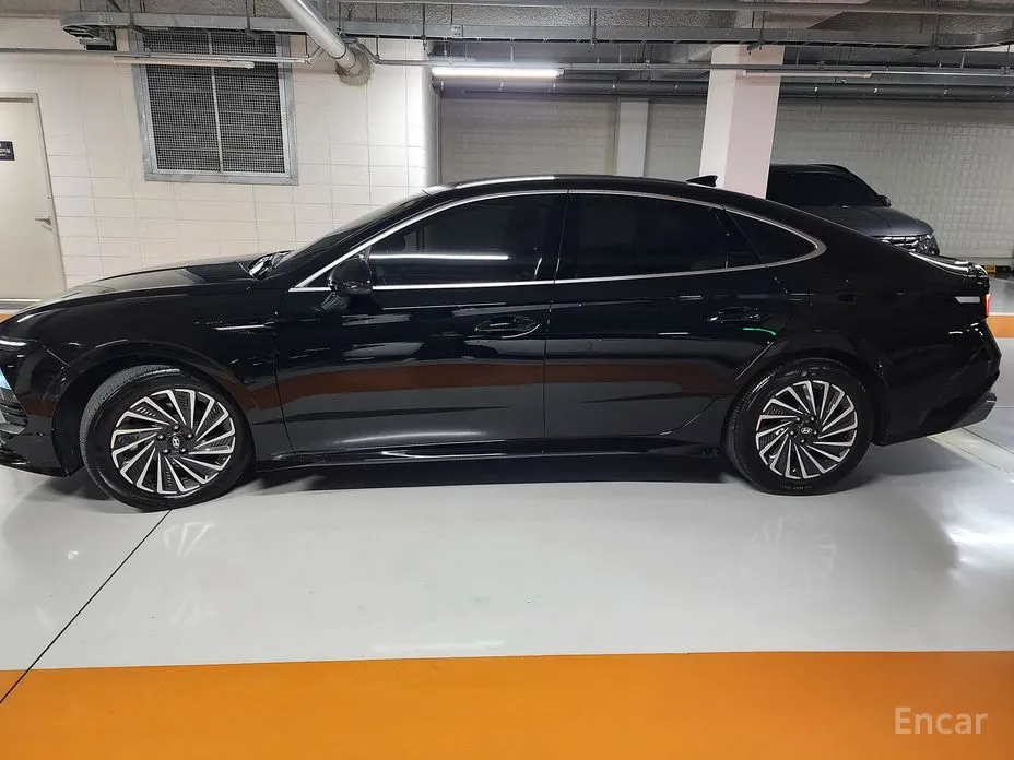 Photo 4 - Hyundai Sonata