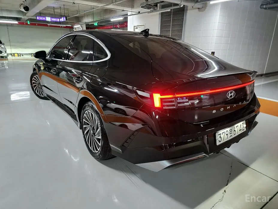 Photo 5 - Hyundai Sonata