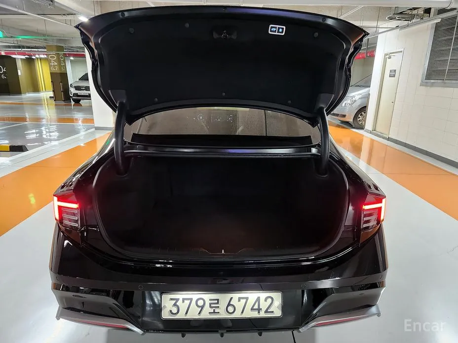 Photo 7 - Hyundai Sonata