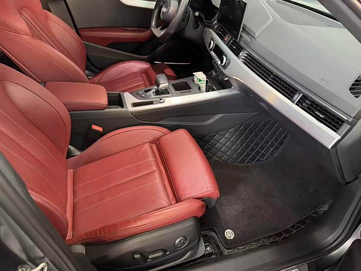 Фото 8 - Audi A4L