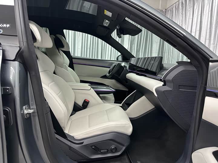 Фото 7 - Geely Jiyue 01