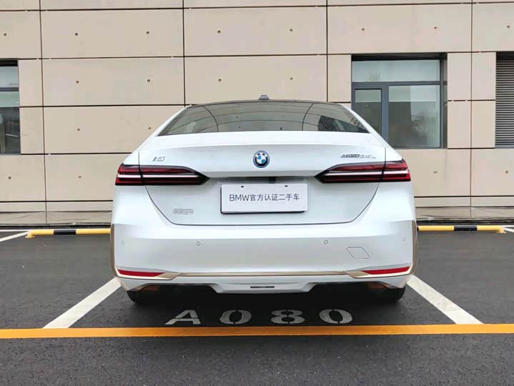 Фото 3 - BMW i5