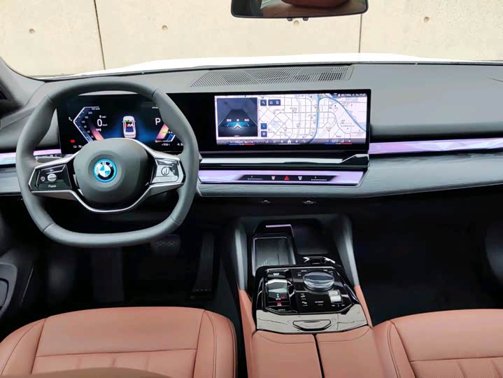 Фото 9 - BMW i5