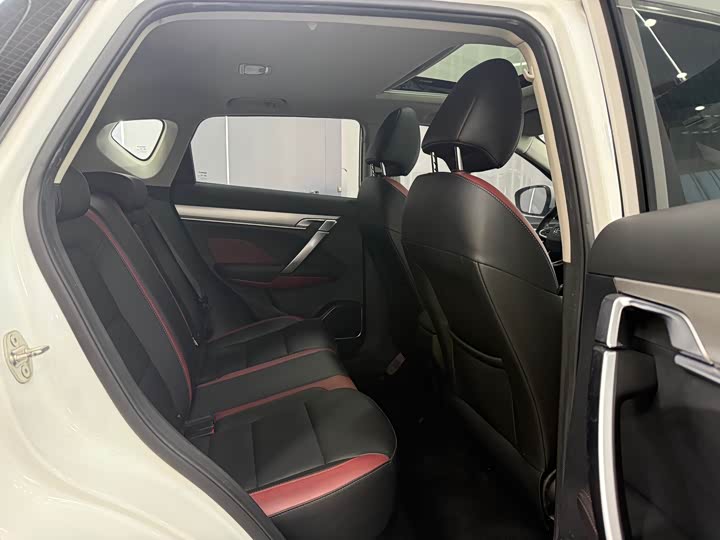 Фото 9 - Geely Coolray